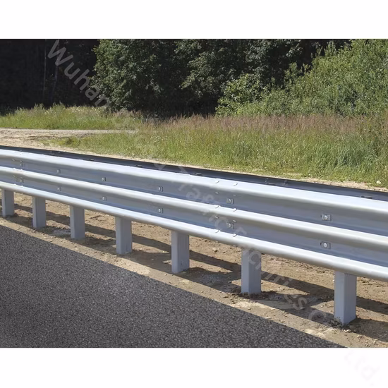 Trilhos de aço galvanizados a quente da ponte da onda de Thrie do metal da barreira de impacto da segurança rodoviária da via expressa Tri Feixe W Guardrail personalizado